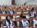 sejumlah-anggota-dpr-ri-memakaivv.jpg