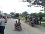 sejumlah-anggota-tni-ad-berjaga-di-lokasi-sengketa-lahan_20180119_125453.jpg