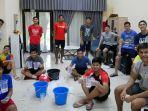 sejumlah-atlet-pelatnas-cipayung-saat-mencoba-membuat-disinfektan-dok-pbsi.jpg