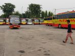 sejumlah-calon-penumpang-memadati-terminal-bus-kalideres_20200330_133402.jpg