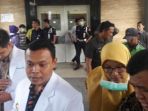 sejumlah-dokter-saat-mengevakuasi-korban-luka-bakar_20171026_155858.jpg