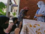 sejumlah-ibu-ibu-pkk-belajar-membatik_20200822_172034.jpg