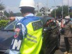 sejumlah-kendaraan-dengan-pelat-nomer-dari-luar-bk.jpg
