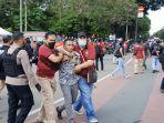 sejumlah-mahasiswa-diamankan-pihak-kepolisian-saat-akan-menggelar.jpg