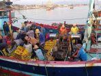 sejumlah-nelayan-pulang-dari-melaut-di-laut-jawa-inih.jpg