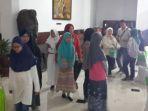 sejumlah-orangtua-dan-siswa-yang-melapor-ke-dprd-karena-anaknya-tidak-diterima-di-smp-negeri.jpg