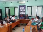 sejumlah-orangtua-korban-vaksin-palsu_20160725_122500.jpg