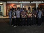 sejumlah-paspampres-tampak-melakukan-persiapan-di-kediaman-bj-habibie.jpg