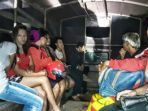 sejumlah-pekerja-seks-komersial-psk-duduk-dalam-truk-satpol-pp-kota-semarang_20180126_125859.jpg