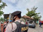 sejumlah-personel-kepolisian-melakukan-oleh-tkp-penemuan-jasad.jpg