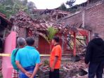 sejumlah-petugas-bpbd-kebumen-mengecek-lokasi-ledakan_20170723_194512.jpg