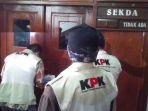 sejumlah-petugas-kpk-kembali-geledah-sejumlah-ruang-di-setda-kudus.jpg