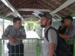 sejumlah-petugas-polisi-berjaga-di-lorong-menuju-kamar-jenazah-rsud-dr-soetijono-blora_20171011_113126.jpg