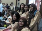 sejumlah-siswi-smu-ikut_20160907_203907.jpg