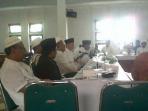 sejumlah-ulama-saat-bertemu-di-ponpes-tebuireng-jombang_20150913_001548.jpg
