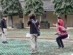 sejumlah-warga-di-kab-majalengka-mencari-tahu-fenomena-hari-tanpa-bayangan-rabu-332021.jpg