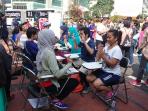 sejumlah-warga-mencoba_20160911_144756.jpg