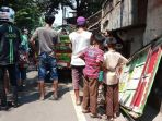 sejumlah-warga_20180727_212108.jpg