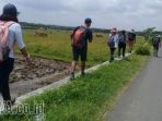 sejumlah-wisatawan-diajak-berjalan-kaki-ratusan-kilometer_20171208_205028.jpg