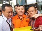 sekda-jawa-barat-iwa-karniwa-ditahan-kpk_20190830_192028.jpg
