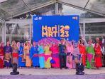 sekelompok-energik-yang-tergabung-dalam-kelompok-musik-tradisional-angklung-anggun.jpg