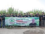 sekelompok-petani-tebu-di-cirebon-deklarasikan-dukungannya-ke-ganjar-pranowo.jpg