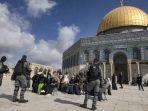 sekelompok-pria-dan-wanita-yahudi-mengunjungi-temple-mount.jpg