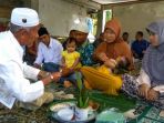 sekeluarga-di-nias-masuk-islam_20180325_084231.jpg