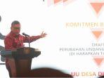 sekjen-pdip-hasto-kristiyanto-di-hadapan-kepala-desa.jpg