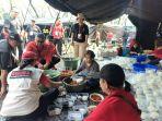 sekjen-pdip-sarapan-bareng-wartawan-di-dapur-umum-baguna.jpg
