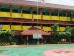 sekolah-sman-71-jak-cat-kuning.jpg