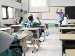 sekolah-tatap-muka-di-jateng-orang-tua-disarankan-antar-siswa-pakai-kendaraan-pribadi.jpg