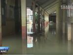 sekolah-tergenang-banjir-siswa-belajar-di-rumah_20161117_104559.jpg