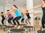 selain-menyenangkan-melompat-di-atas-trampolin-sangat-bermanfaat-untuk-tubuh-dan-pikiran-anda-1.jpg