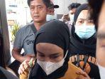selebgram-medina-zein-di-kejari-jaksel-usai.jpg