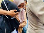 selebgram-wanita-asal-bogor-berinisial-smz-alias-ar-21-saat-diciduk-aparat-polisi.jpg