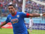 selebrasi-alberto-goncalves_20141104_212050.jpg