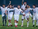 selebrasi-beberapa-pemain-arema-fc-saat-memenangkan-salah-satu-pertandingan-bri-liga-1.jpg