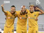 selebrasi-bek-bhayangkara-fc-anderson-salles-tengah-bersama-muhammad-hargianto-dan-sani-rizky.jpg