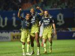 selebrasi-dua-pemain-persib-beckham-putra-bersama-david-da-silva.jpg