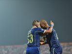 selebrasi-dua-pemain-persib-rachmat-irianto-dan-david-da-silva.jpg
