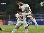 selebrasi-duet-striker-persipura-jayapura-yevhen-bokhashvili-bersama-ramiro-fergonzi.jpg