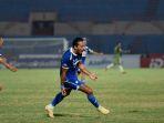 selebrasi-ezra-walian-pemain-persib-bandung.jpg