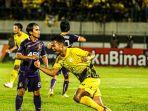 selebrasi-fullback-barito-putera-bagas-kaffa-setelah-membobol-gawang-persik.jpg