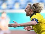 selebrasi-gol-emil-frosberg-ke-gawang-slovakia-di-euro-2020.jpg