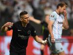 selebrasi-gol-kemenangan-eintracht-frankfurt.jpg