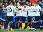 selebrasi-gol-son-dan-pemain-spurs.jpg