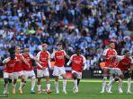 selebrasi-juara-arsenal.jpg