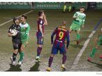 selebrasi-kiper-cornella-ramon-juan-usai-gagalkan-penalti-barcelona-dalam-ajang-copa-del-rey.jpg