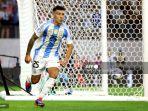 selebrasi-lisandro-martinez.jpg